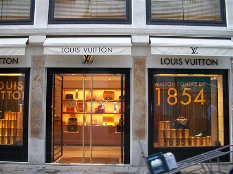 louis vuitton assistenza clienti italia|louis vuitton italy stores.